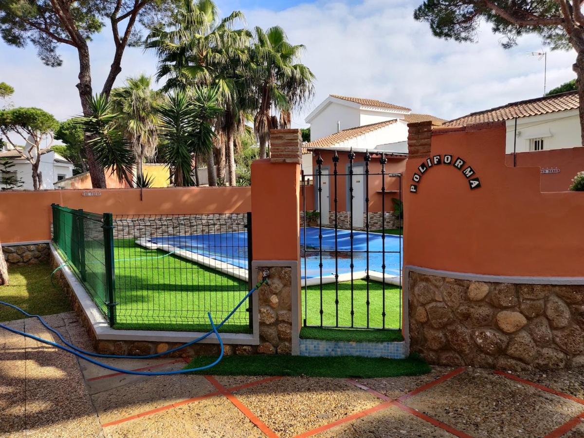 Chalet Los Pinos Con Piscina Privada Novo Sancti Petri Exterior photo